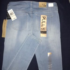 Size 7/28 Dawson Never Worn Super Skinny Jeans